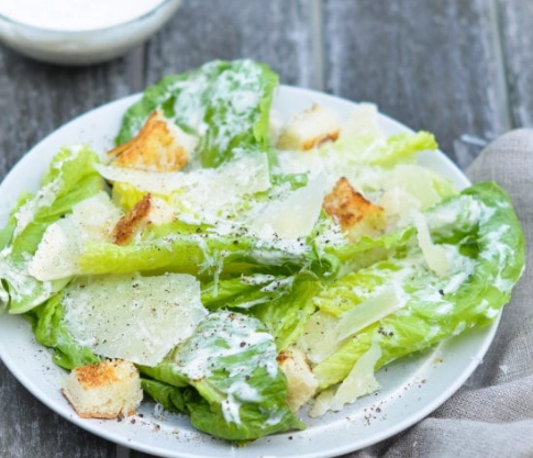 calories in caesar salad dressing