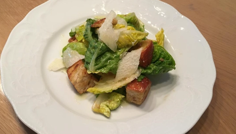 low calorie caesar salad