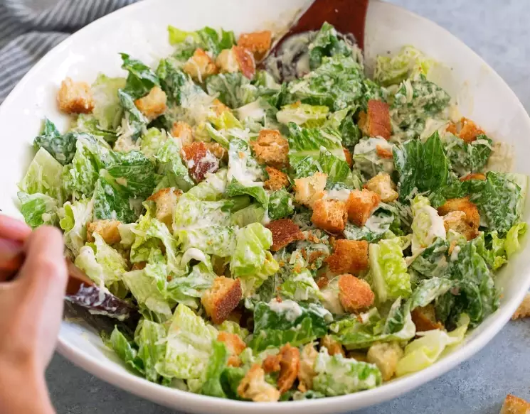 Caesar salad nutrition