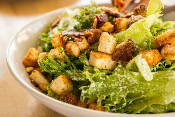 caesar salad calories breakdown