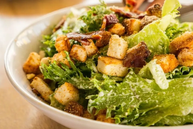how many calories in caesar salad
