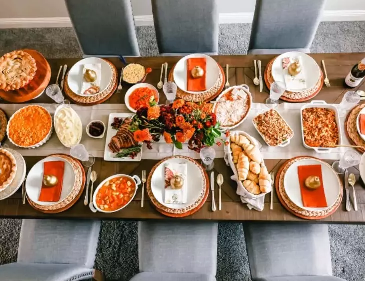 friendsgiving dinner