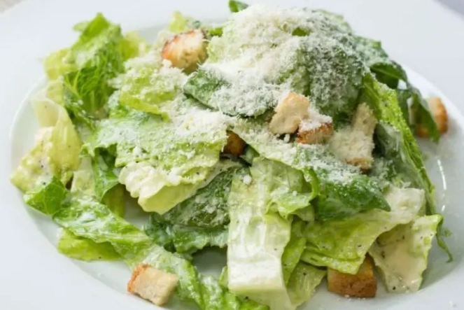 how many calories in caesar salad