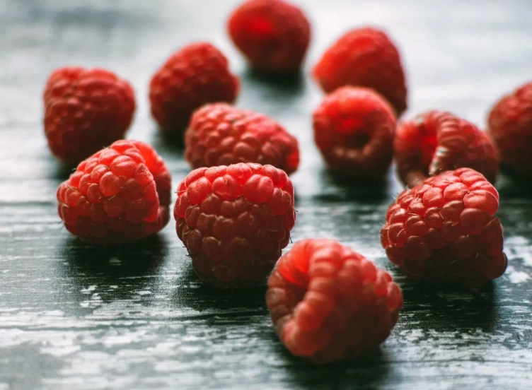 are raspberry seeds edible