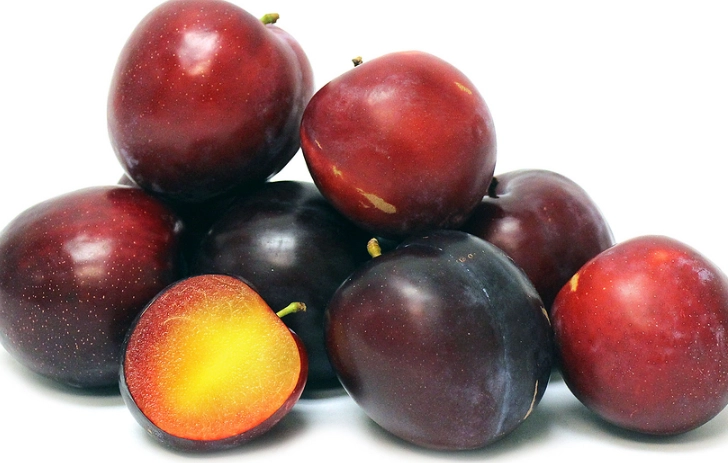 black plum nutrition