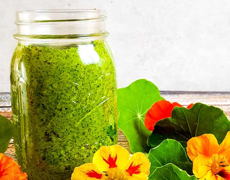 edible flowers pesto