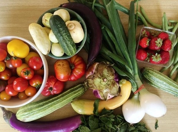 seasonal fruits august