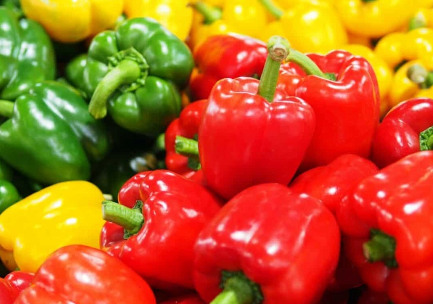 difference between sweet peppers and bell peppers