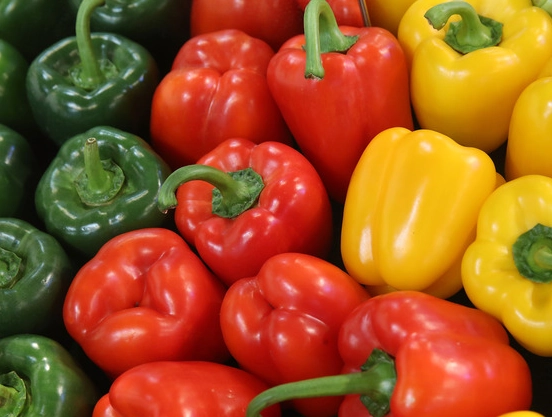 difference between sweet peppers and bell peppers