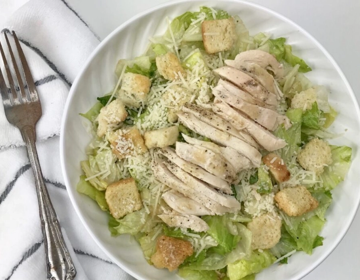 calories in chicken caesar salad