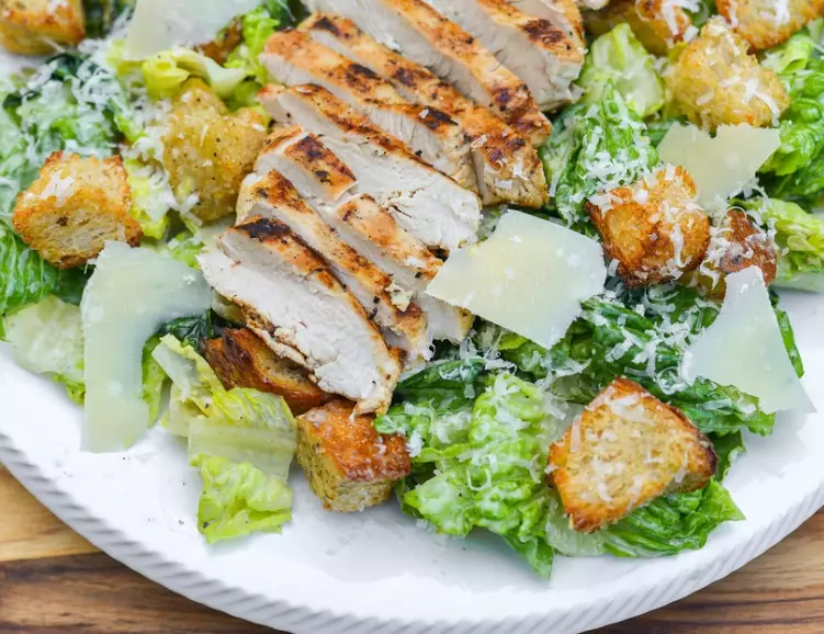 grilled chicken Caesar salad nutrition