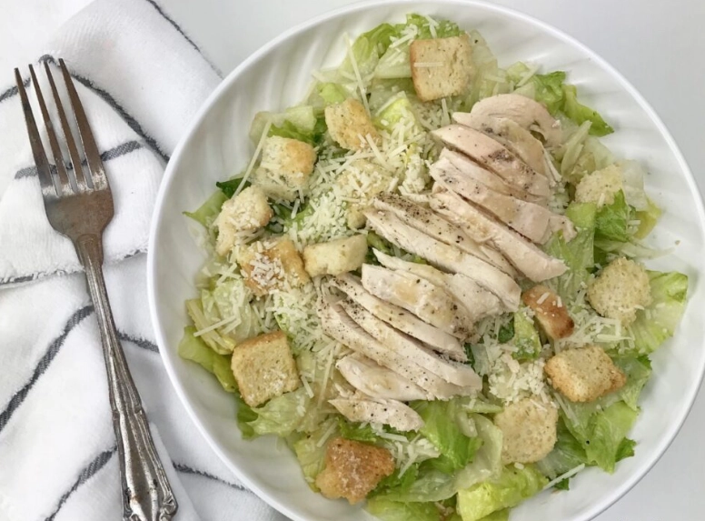 calories in Caesar salad with grilled chicken
